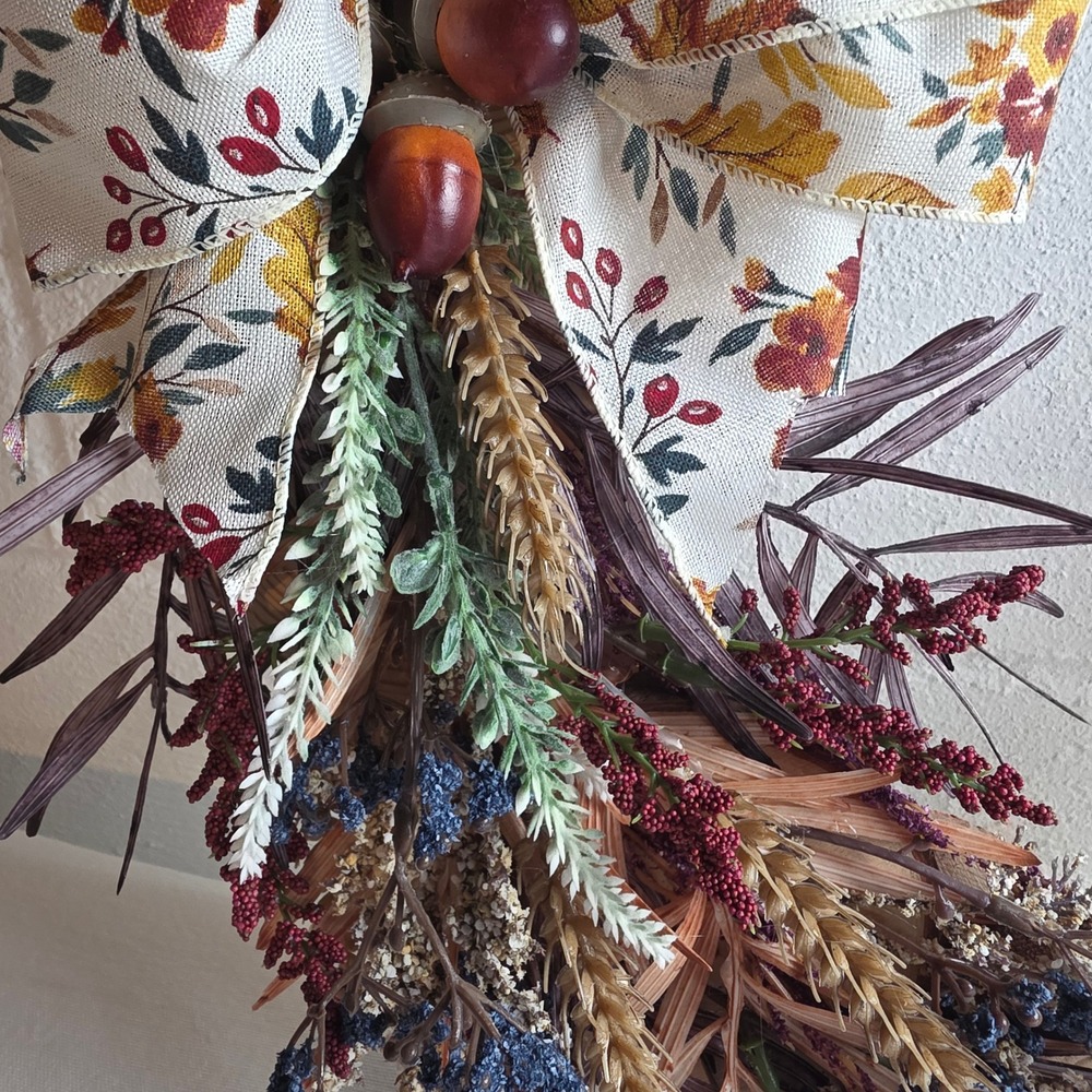 Rustic Fall Wood Slice Wreath with Dried Botanicals and Autumn Leaf Bow - Picture 5 of 9